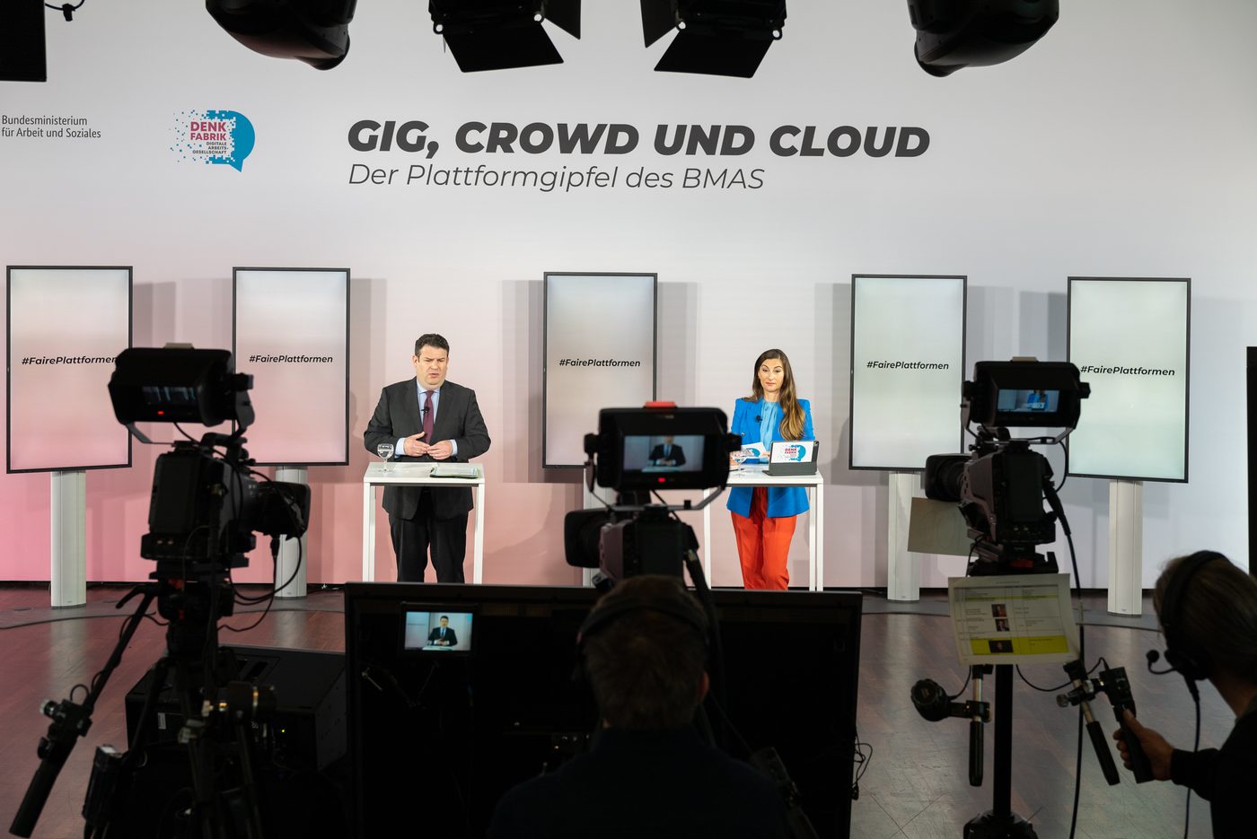 Katrin-Cécile Ziegler beim BMAS-Plattformgipfel „Gig, Crowd und Cloud“, Moderation
