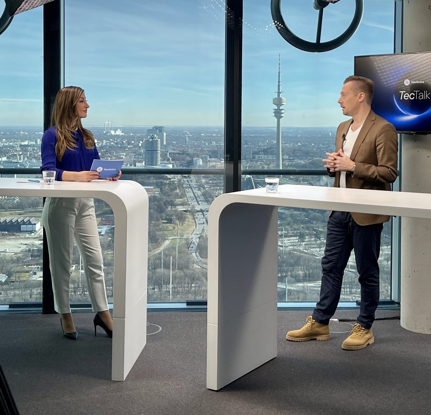 Katrin-Cécile Ziegler, TV-Studio über München · TecTalk