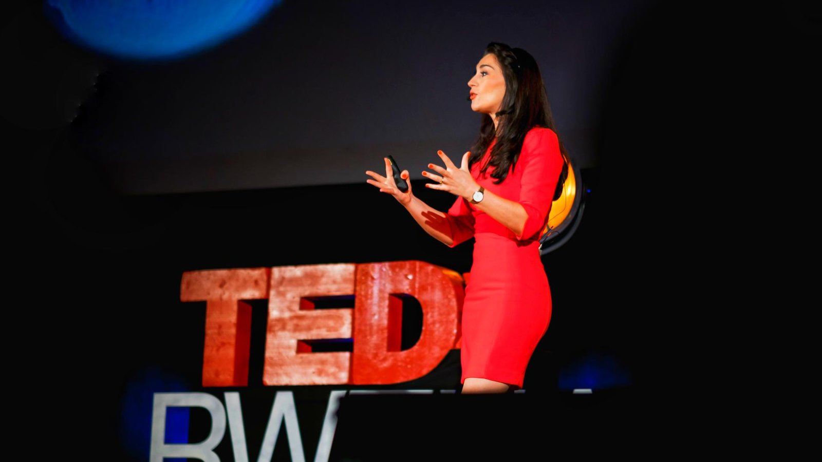 Katrin-Cécile Ziegler auf der TEDx-Bühne