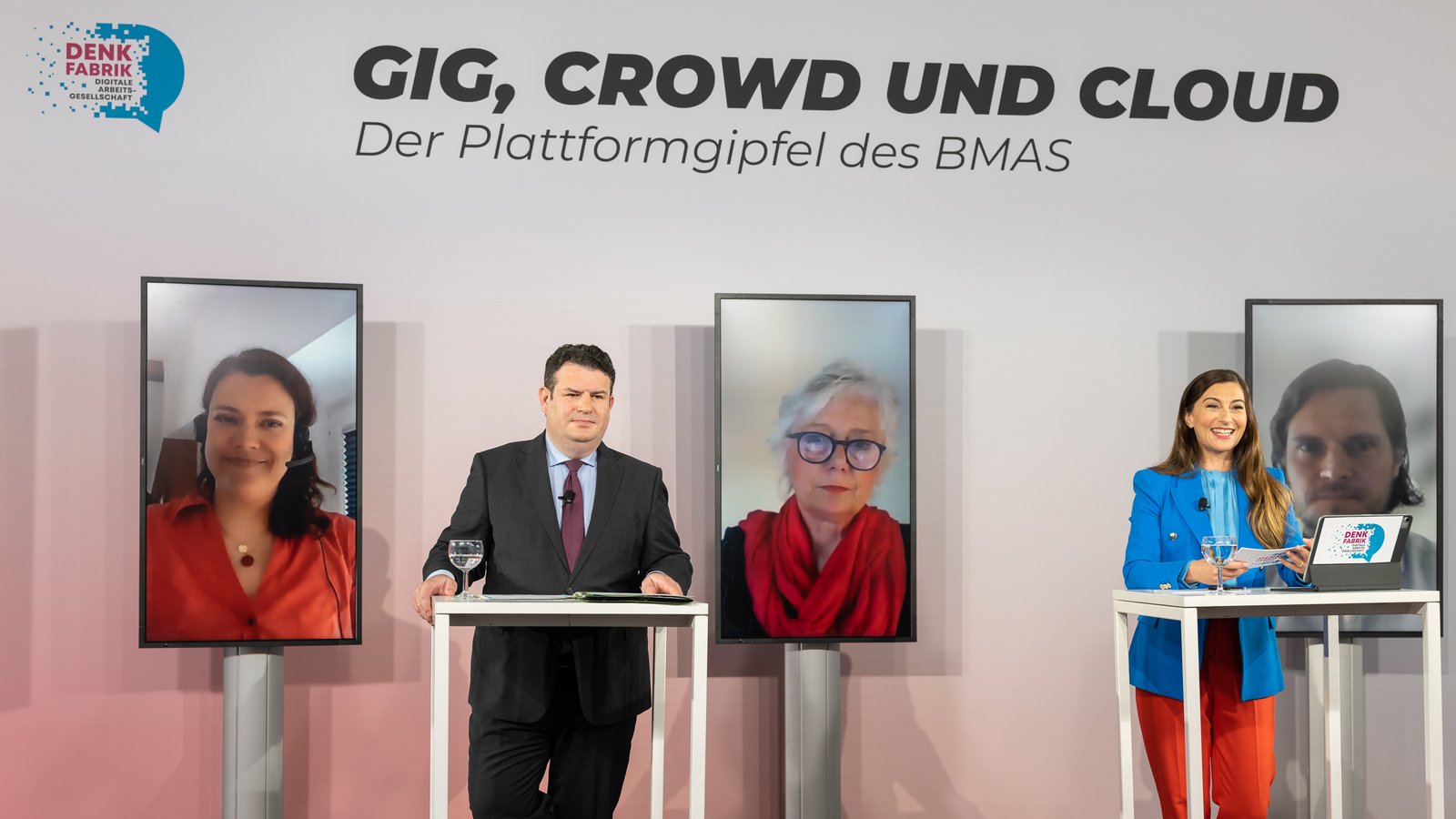 Katrin-Cécile Ziegler beim Plattformgipfel des Bundesarbeitsministeriums